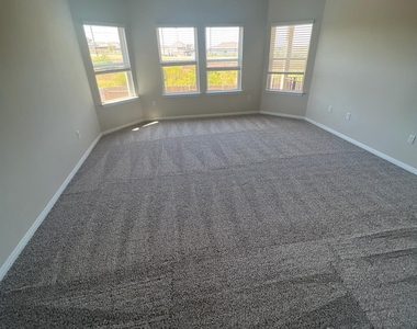 6400 Rounded Pebble Ln - Photo Thumbnail 13