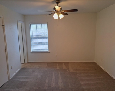 6703 Hill Oaks Dr - Photo Thumbnail 12
