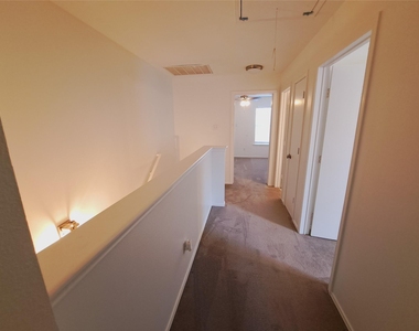6703 Hill Oaks Dr - Photo Thumbnail 11
