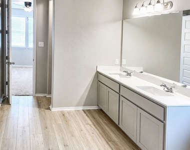 133 Fabion St - Photo Thumbnail 16