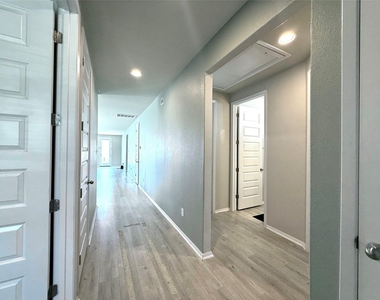 133 Fabion St - Photo Thumbnail 6