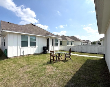 133 Fabion St - Photo Thumbnail 14