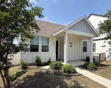 133 Fabion St - Photo Thumbnail 1
