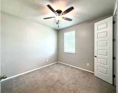 133 Fabion St - Photo Thumbnail 9