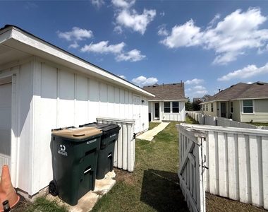 133 Fabion St - Photo Thumbnail 15