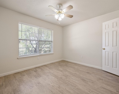 21513 Pershing Ave - Photo Thumbnail 5