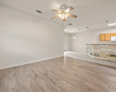21513 Pershing Ave - Photo Thumbnail 7