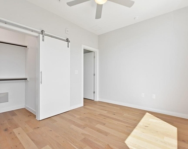 2002 E 7th St - Photo Thumbnail 24