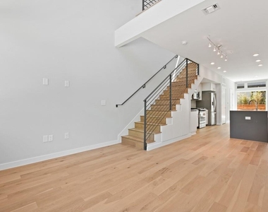 2002 E 7th St - Photo Thumbnail 15