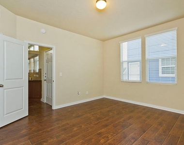 335 Rachel St - Photo Thumbnail 14