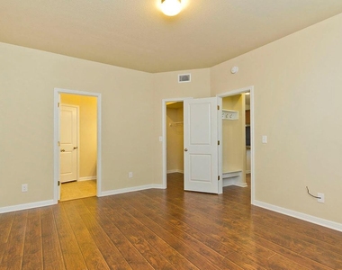 335 Rachel St - Photo Thumbnail 15