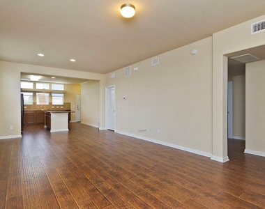 335 Rachel St - Photo Thumbnail 8