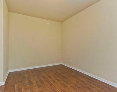 335 Rachel St - Photo Thumbnail 21