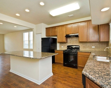 335 Rachel St - Photo Thumbnail 12