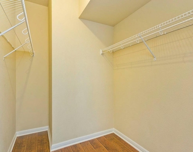 335 Rachel St - Photo Thumbnail 17