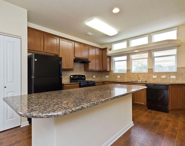 335 Rachel St - Photo Thumbnail 11