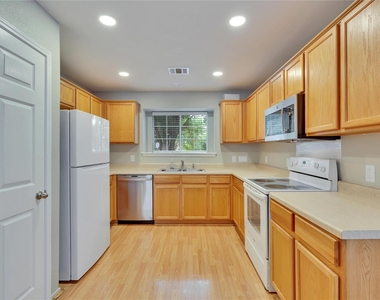 2212 Melissa Oaks Ln - Photo Thumbnail 8