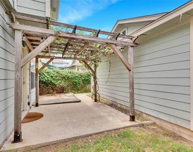 2212 Melissa Oaks Ln - Photo Thumbnail 29