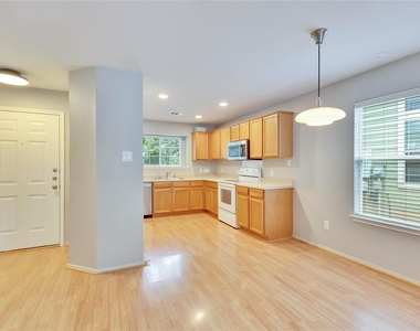 2212 Melissa Oaks Ln - Photo Thumbnail 9