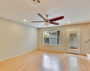 2212 Melissa Oaks Ln - Photo Thumbnail 11