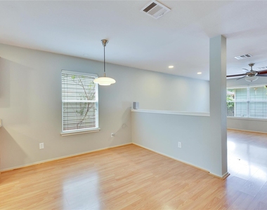 2212 Melissa Oaks Ln - Photo Thumbnail 10