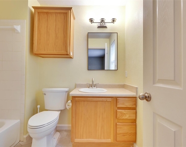 2212 Melissa Oaks Ln - Photo Thumbnail 27