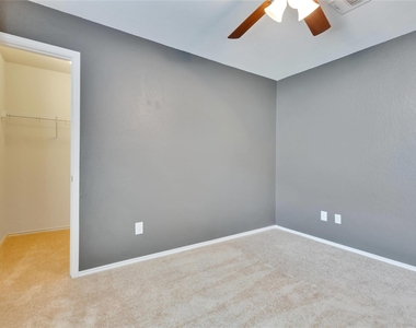2212 Melissa Oaks Ln - Photo Thumbnail 20