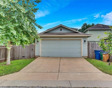 2212 Melissa Oaks Ln - Photo Thumbnail 34