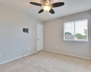 2212 Melissa Oaks Ln - Photo Thumbnail 18