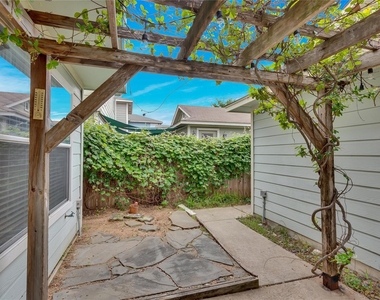 2212 Melissa Oaks Ln - Photo Thumbnail 31