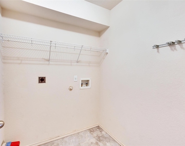 2212 Melissa Oaks Ln - Photo Thumbnail 15