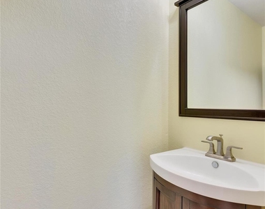 2212 Melissa Oaks Ln - Photo Thumbnail 14