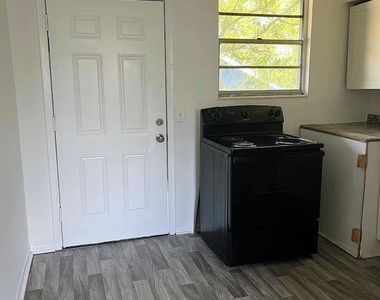 1554 W 22nd Street - Photo Thumbnail 1