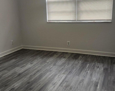 1554 W 22nd Street - Photo Thumbnail 3