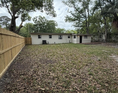909 La Marche Drive - Photo Thumbnail 17