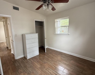 909 La Marche Drive - Photo Thumbnail 15