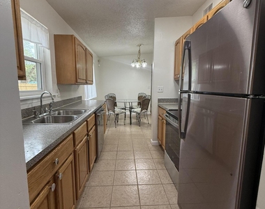 909 La Marche Drive - Photo Thumbnail 6