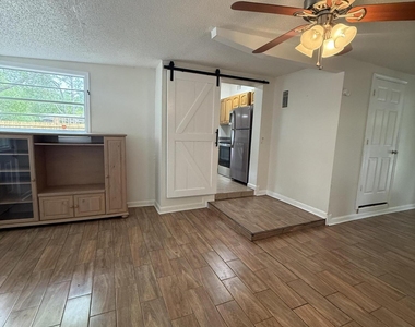 909 La Marche Drive - Photo Thumbnail 5
