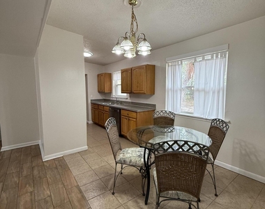 909 La Marche Drive - Photo Thumbnail 8
