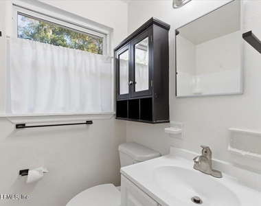909 La Marche Drive - Photo Thumbnail 11