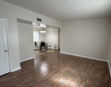 909 La Marche Drive - Photo Thumbnail 9
