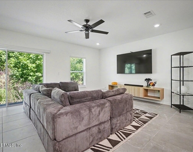 3231 Penny Cove Lane - Photo Thumbnail 7