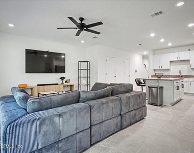 3231 Penny Cove Lane - Photo Thumbnail 8