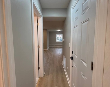 3247 W Thomas Street - Photo Thumbnail 7