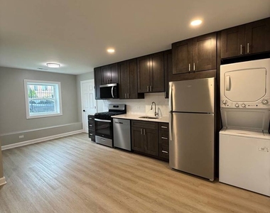3247 W Thomas Street - Photo Thumbnail 2