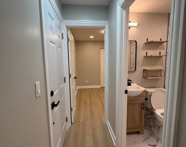 3247 W Thomas Street - Photo Thumbnail 4