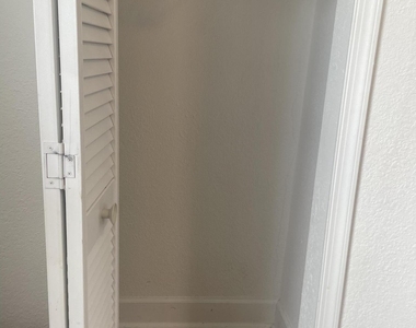 319 1st Avenue N - Photo Thumbnail 29