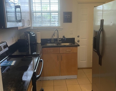 319 1st Avenue N - Photo Thumbnail 15