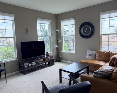 10097 Cummings Street - Photo Thumbnail 4