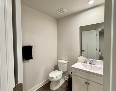 2000 Fortuna Street - Photo Thumbnail 3